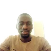 Professeur pour aider les élèves dans leurs devoirs et les enseigne l'informatique de manière générale
